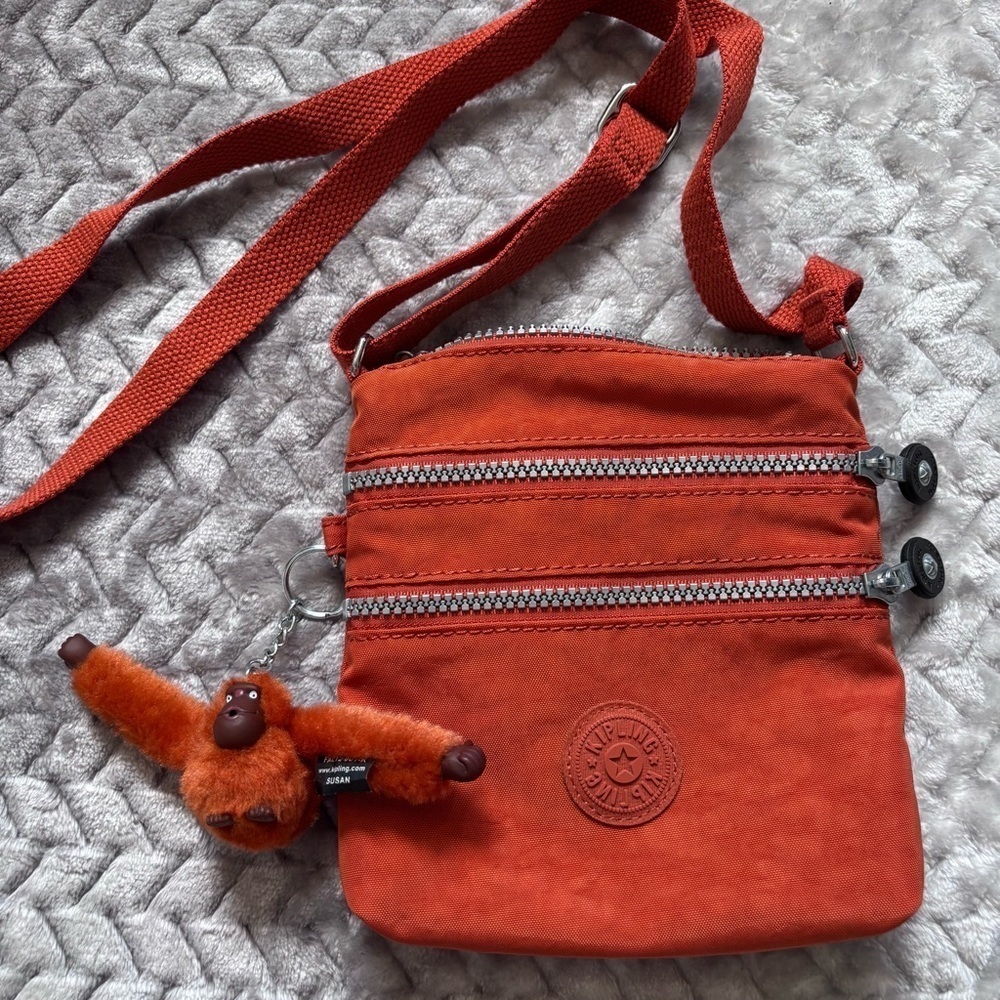 ⭐️⭐️⭐️Kipling mini XSmall orange crossbody bag with monkey key chain